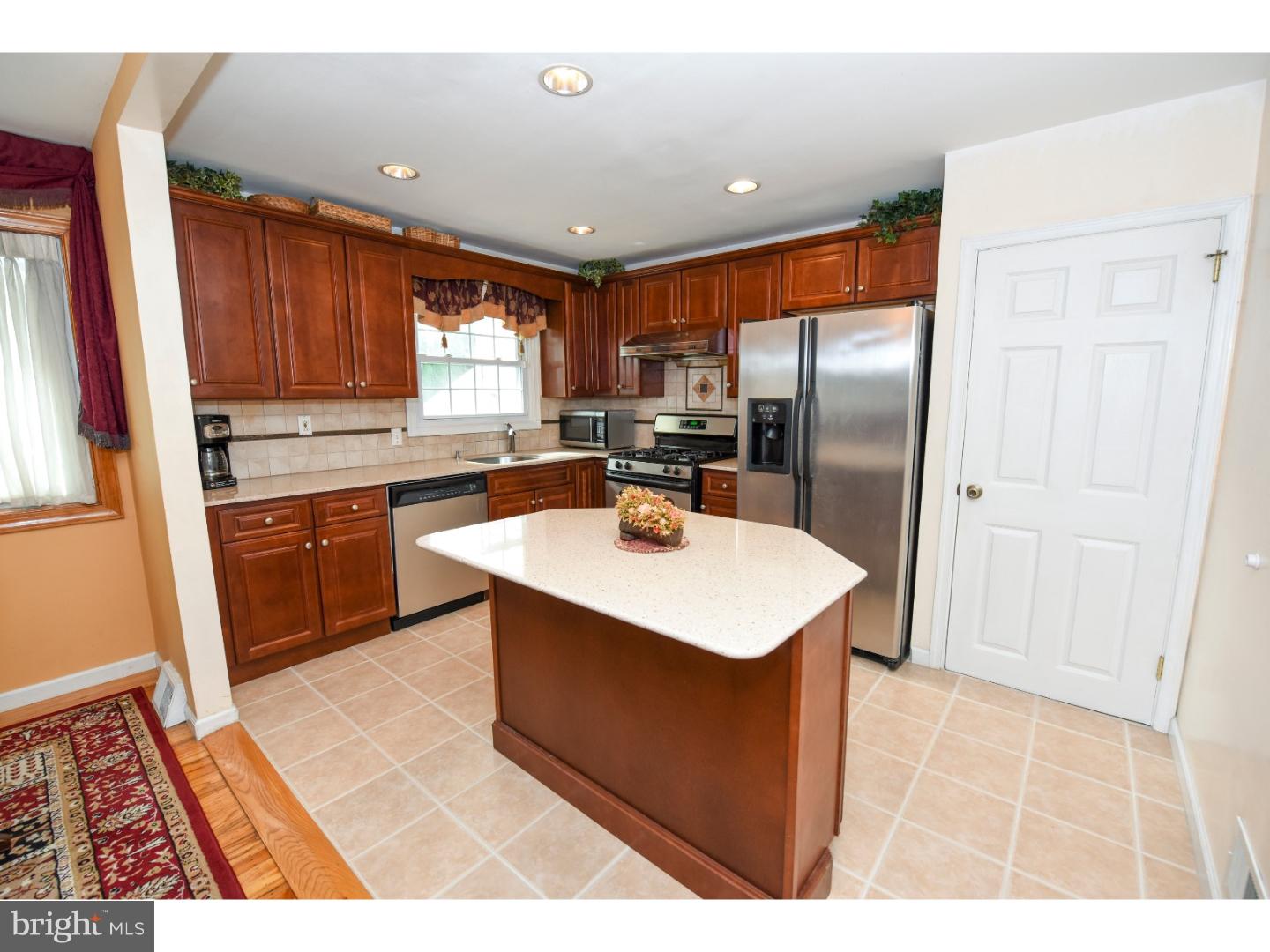 8913 Rising Sun Avenue Philadelphia, PA 19115 - Photo 9 of 25 Kitchen