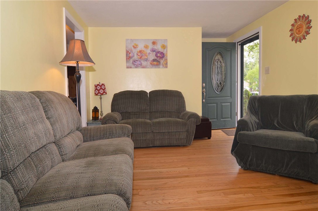 116 Ewing Road North Kingstown, RI 02852 - Photo 4 of 28 Living room