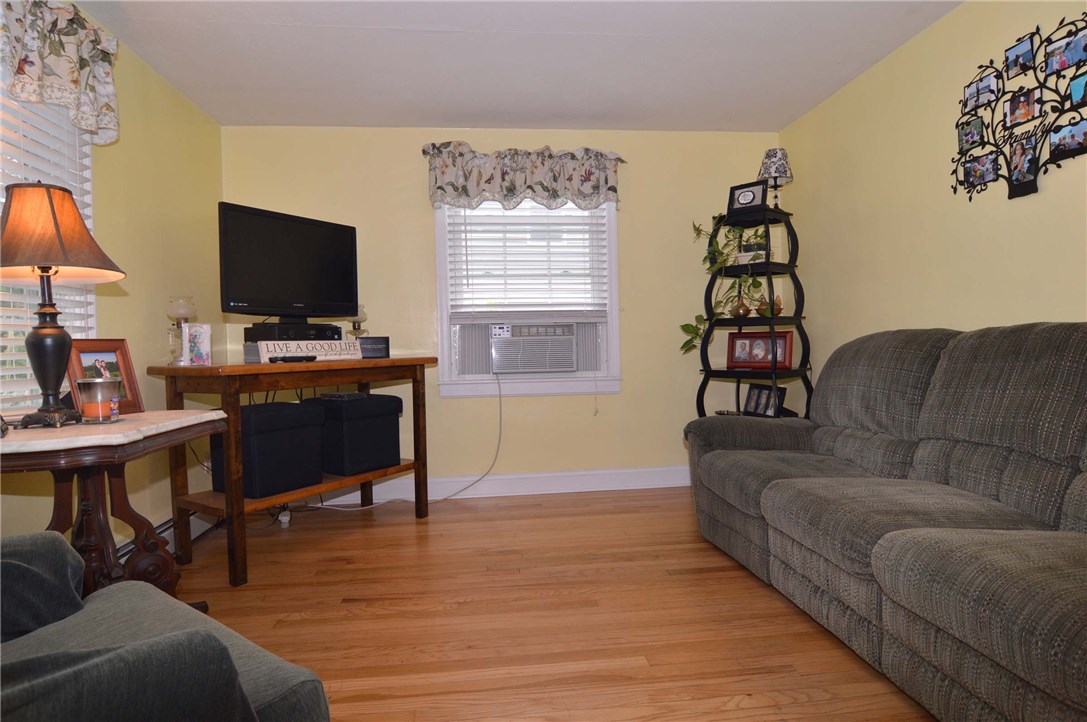 116 Ewing Road North Kingstown, RI 02852 - Photo 5 of 28 Living room