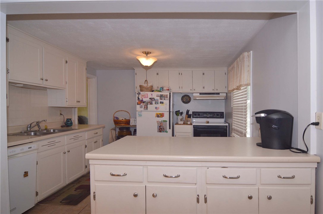 116 Ewing Road North Kingstown, RI 02852 - Photo 7 of 28 Kitchen