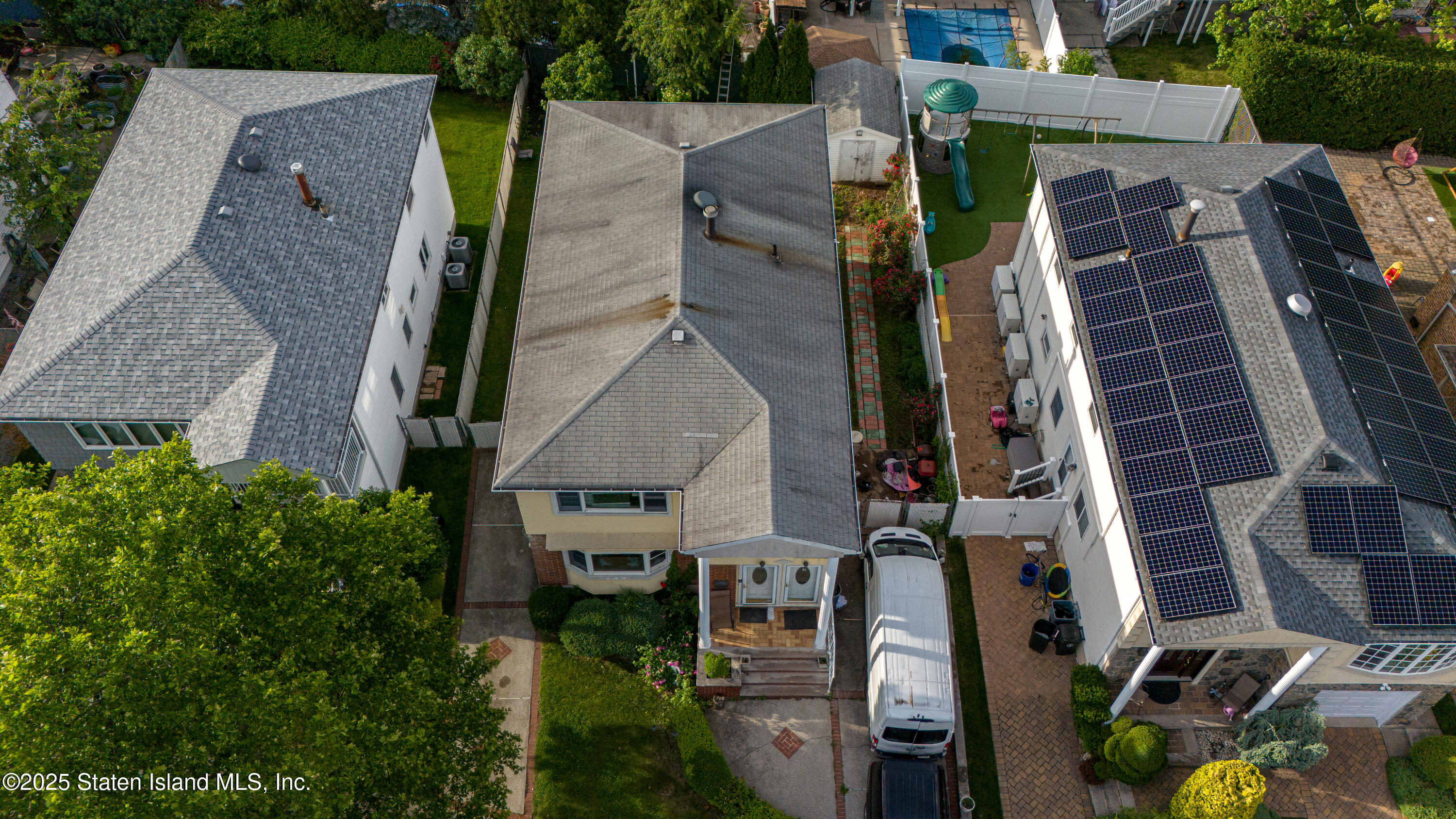 27 Bascom Place Staten Island, NY 10314 - Photo 23 of 25 an aerial view of houses with outdoor space