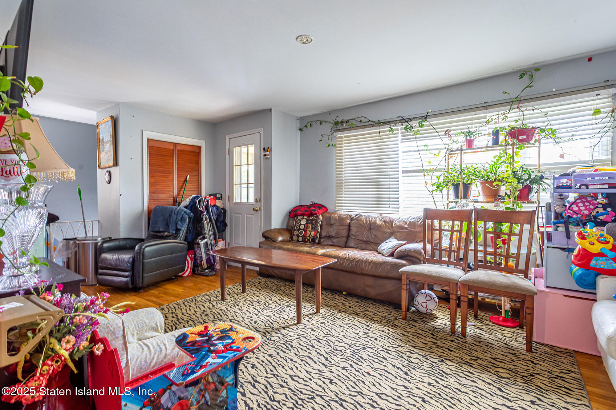 27 Bascom Place Staten Island, NY 10314 - Photo 4 of 25 a living room filled with furniture and a rug