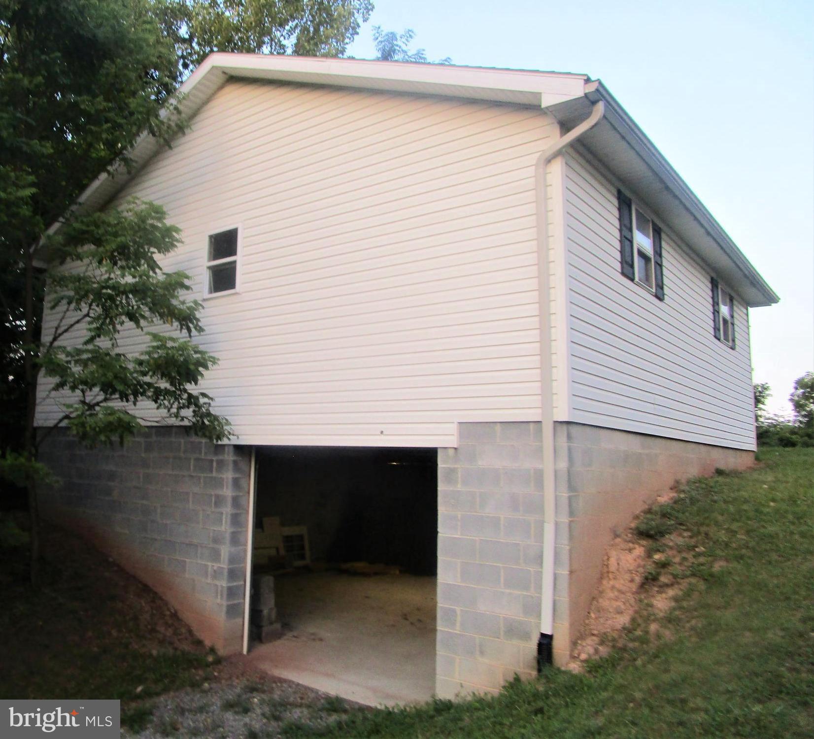 1446 County Rte 1/1 Berkeley Springs, WV 25411 - Photo 25 of 28 Gallery Image 25