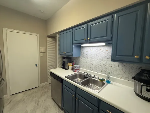 $170,000 | 2475 Underwood Street, Unit 381, Houston, TX 77030