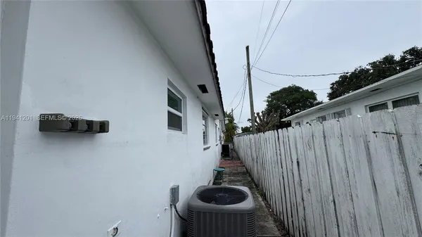 $2,500 | 7235 Southwest 23rd Street, Unit 7235, Miami, FL 33155