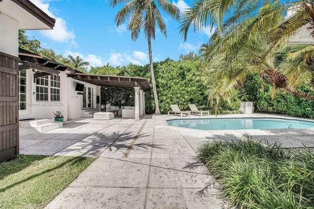 $2,600,000 | 1161 Sunset Drive, Coral Gables, FL 33146