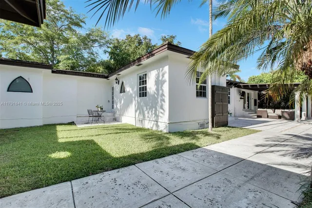 $2,600,000 | 1161 Sunset Drive, Coral Gables, FL 33146
