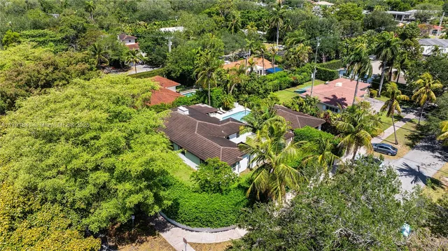 $2,600,000 | 1161 Sunset Drive, Coral Gables, FL 33146