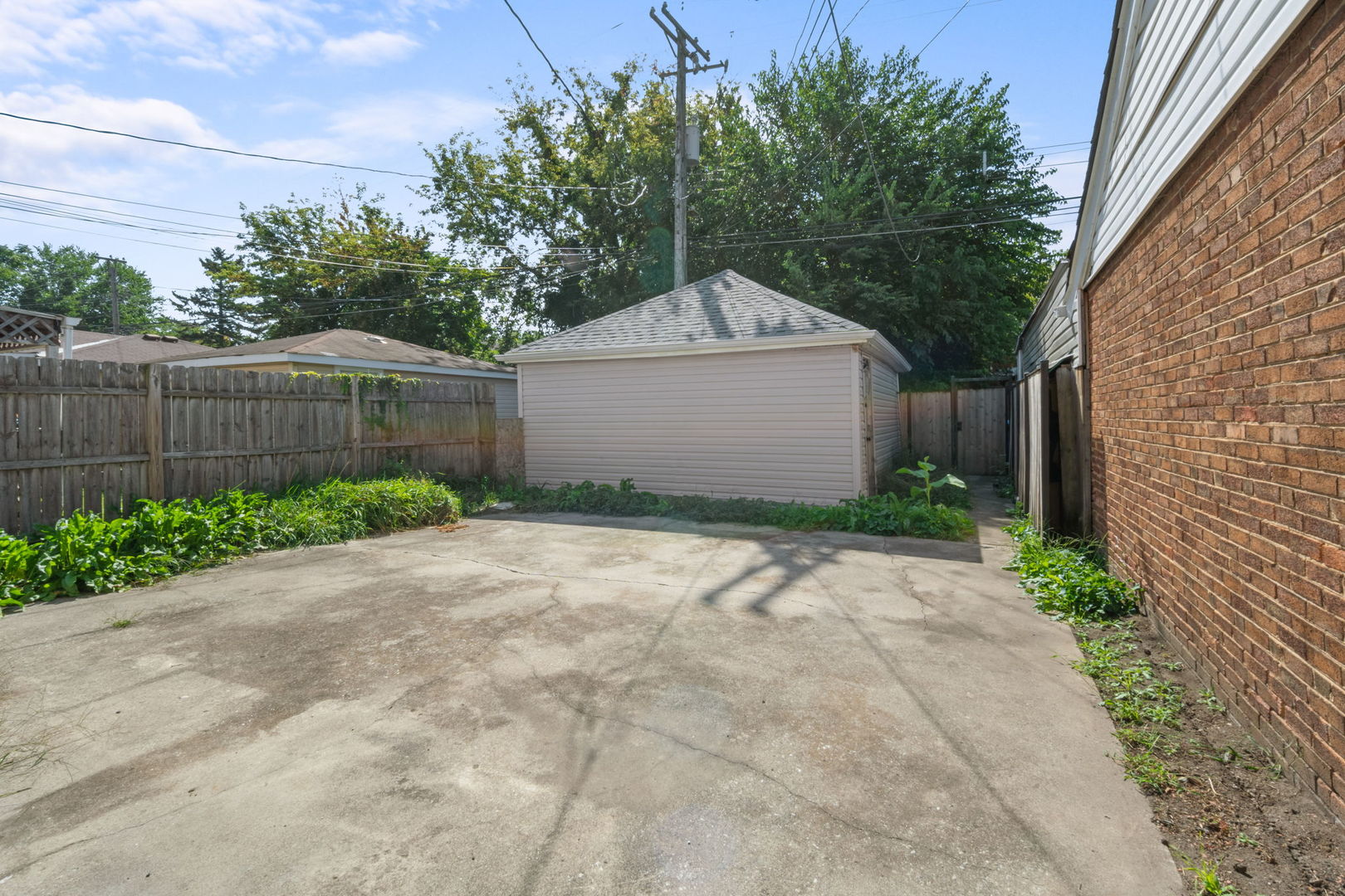 429 East 89th Street Chicago, IL 60619 - Photo 15 of 15 a view of a small garden