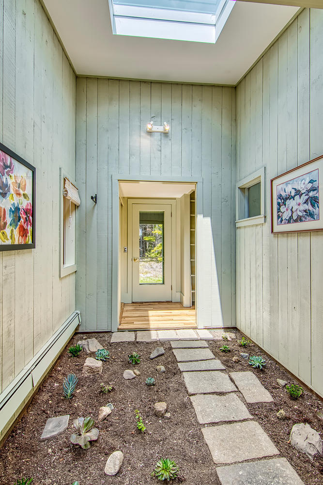 5 Walter Road Stonington, ME 04681 - Photo 18 of 33 5 Walter Road Stonington ME-large-018-2-