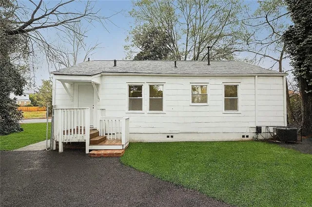 a view of a house with a back yard