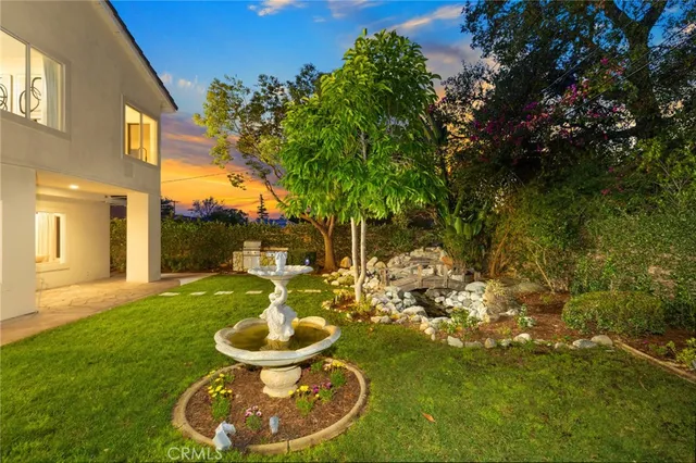 a view of yard with tree