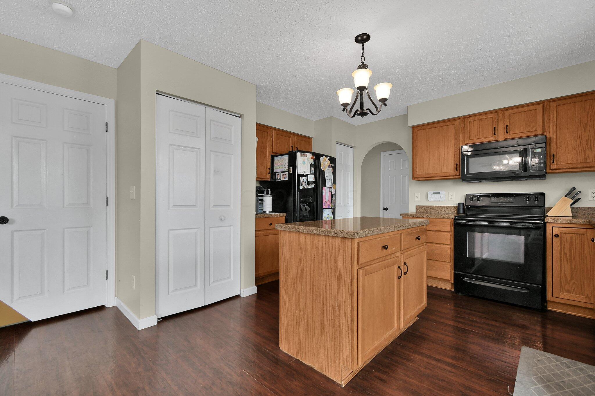 2498 Linbaugh Road Grove City, OH 43123 - Photo 9 of 28 10-web-or-mls-2498-linbaugh-rd