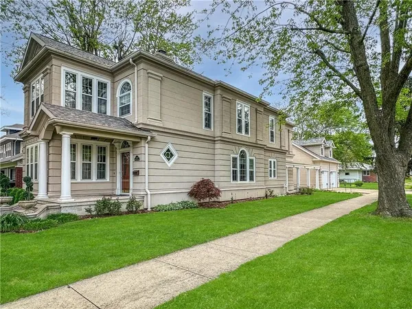 $590,000 | 2400 Western Avenue, Mattoon, IL 61938
