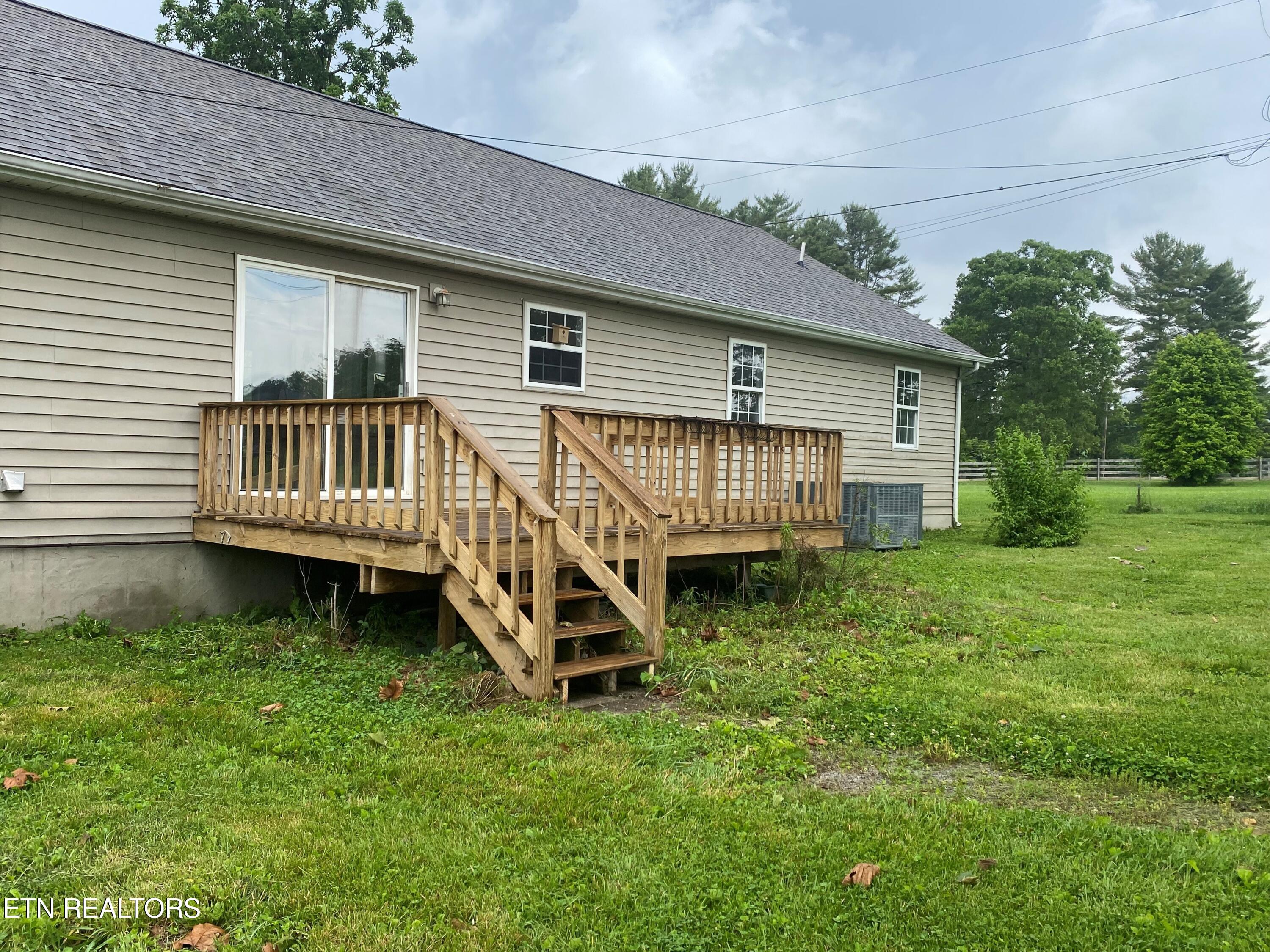 1010-1012 Deep Draw Road Crossville, TN 38555 - Photo 6 of 37 1010 Deep draw back deck new1