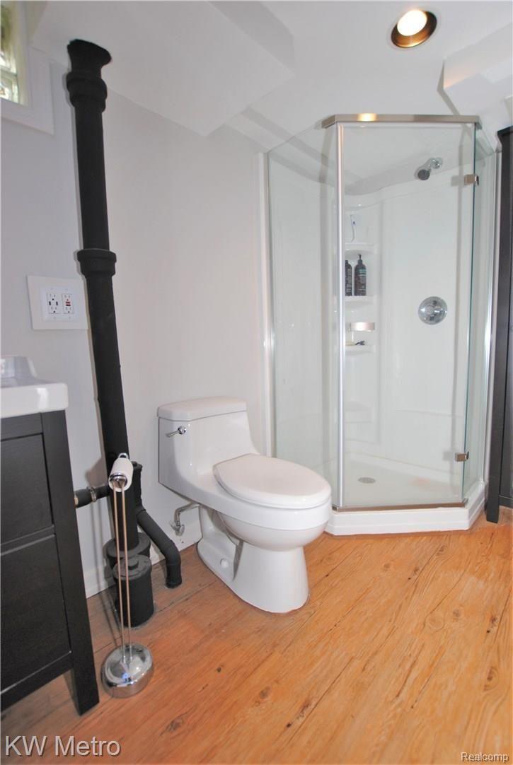 750 Columbia Road Berkley, MI 48072 - Photo 15 of 20 3RD FULL BATH IN FINISHED BASEMENT