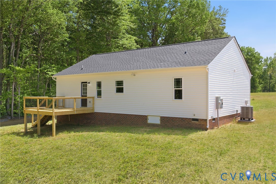 17557 Hewlett Road Beaverdam, VA 23015 - Photo 29 of 29 a view of a house with pool