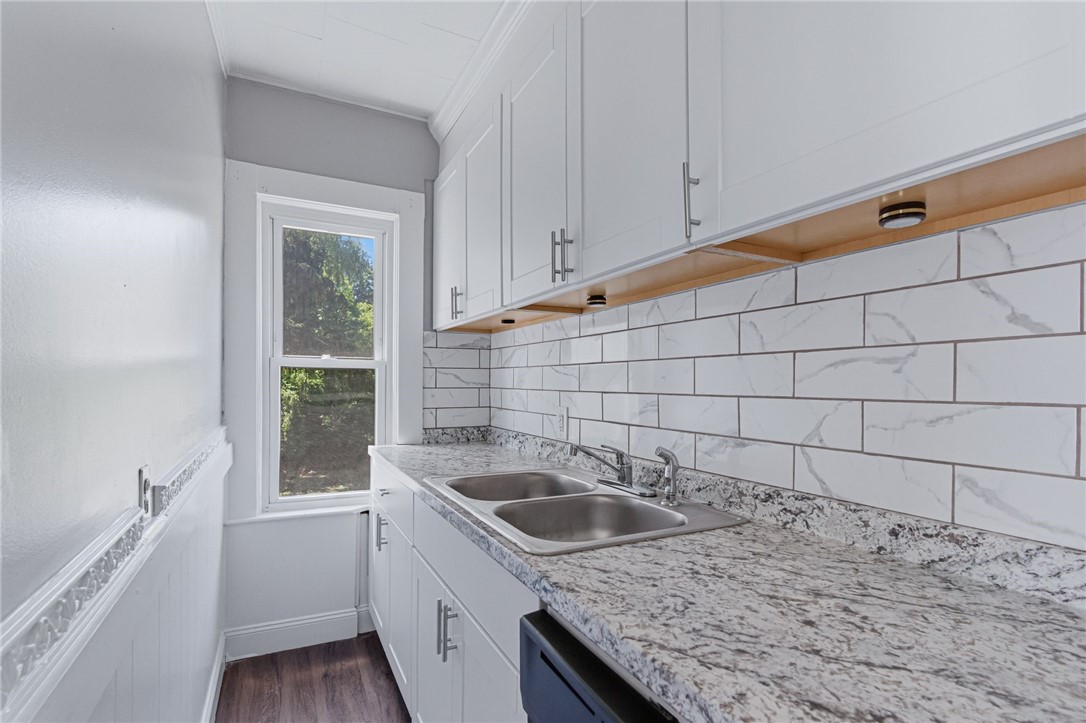 428 9th Avenue Woonsocket, RI 02895 - Photo 4 of 50