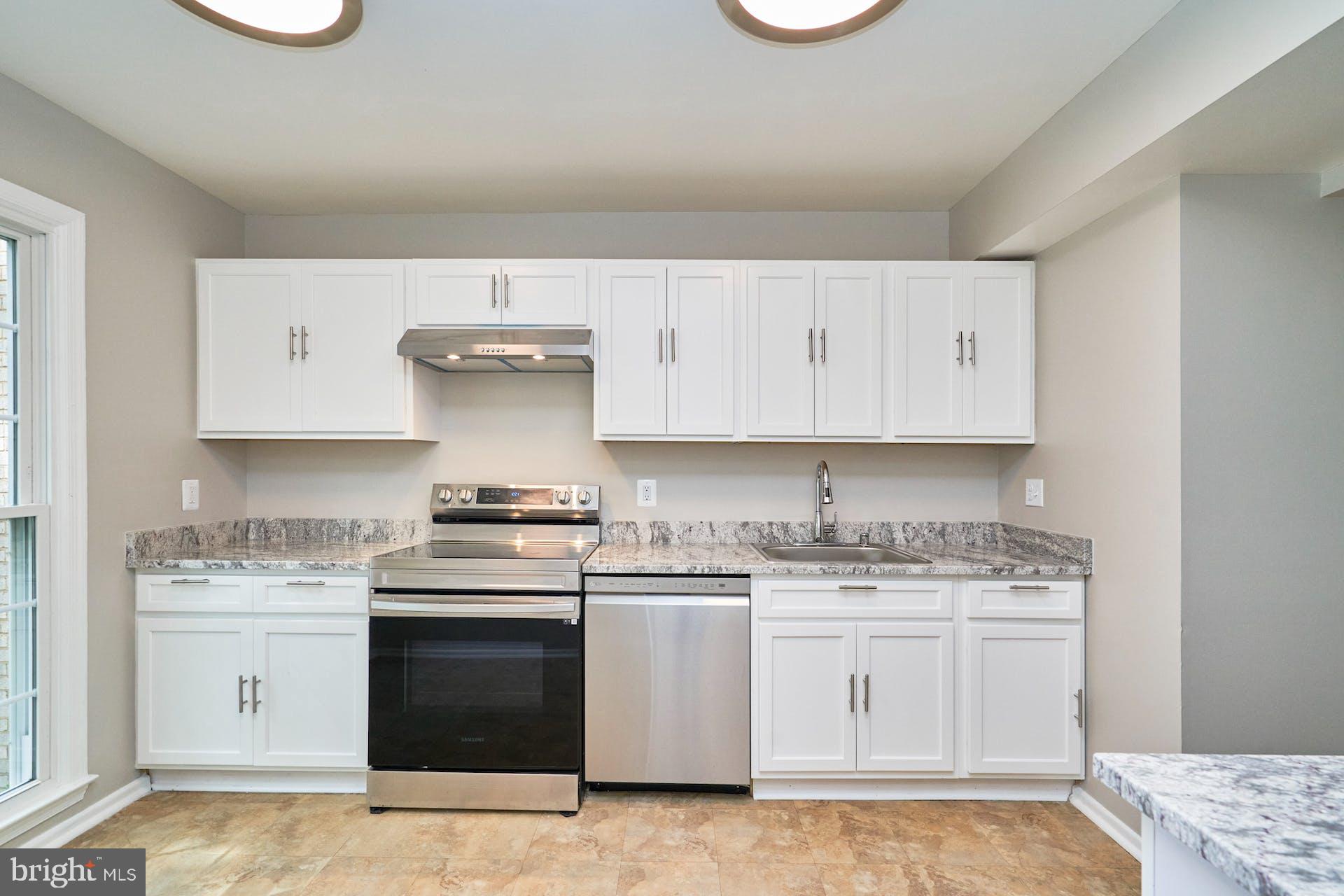 7708 Brandeis Way Springfield, VA 22153 - Photo 15 of 32 Kitchen