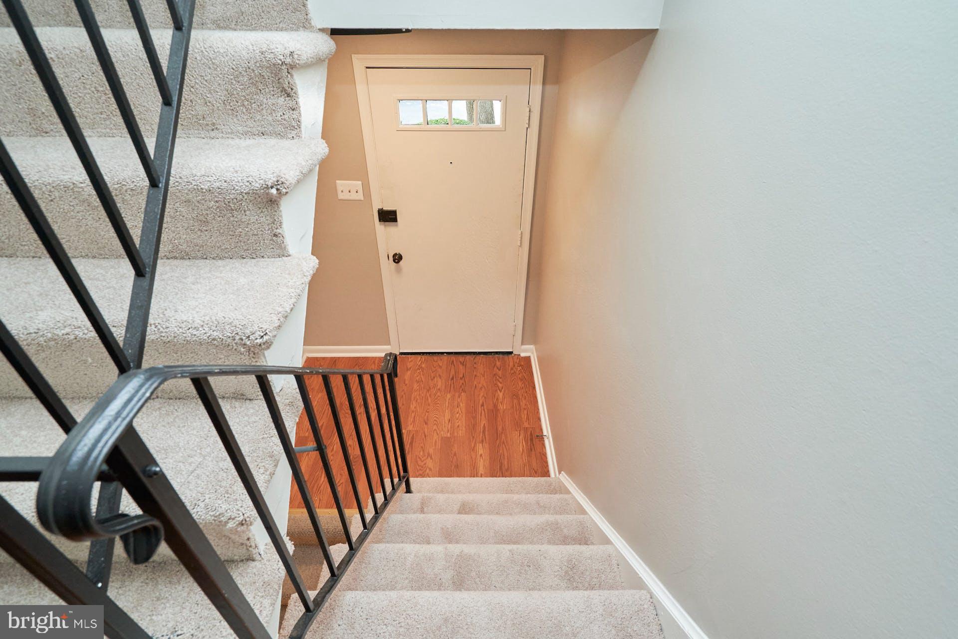 7708 Brandeis Way Springfield, VA 22153 - Photo 4 of 32 Foyer