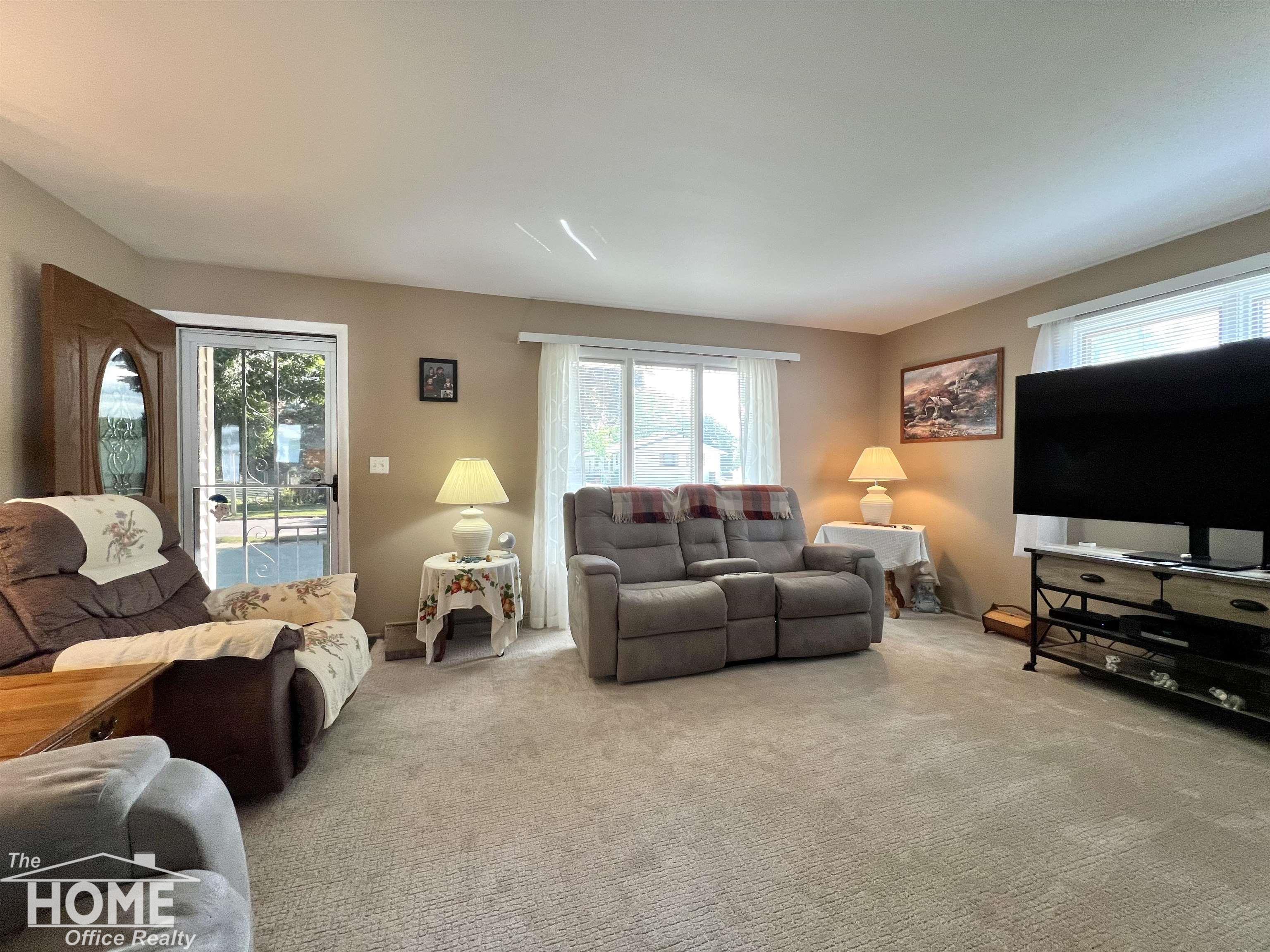 809 Moore Street Owosso, MI 48867 - Photo 2 of 43