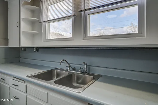 $1,800 | 231 3rd Street, Unit 5, Erwin, TN 37650