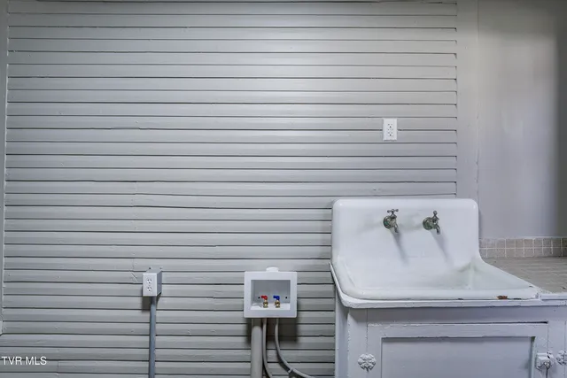 $1,800 | 231 3rd Street, Unit 5, Erwin, TN 37650