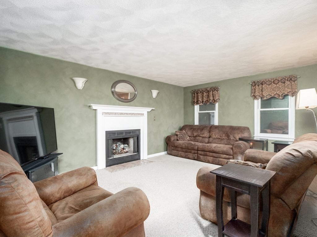 11 Rock Road Tyngsboro, MA 01879 - Photo 11 of 37 Gallery Image 11