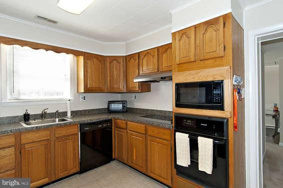 112 Homeland Road Pasadena, MD 21122 - Photo 2 of 25 Kitchen