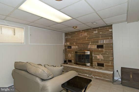 112 Homeland Road Pasadena, MD 21122 - Photo 19 of 25 Family Room