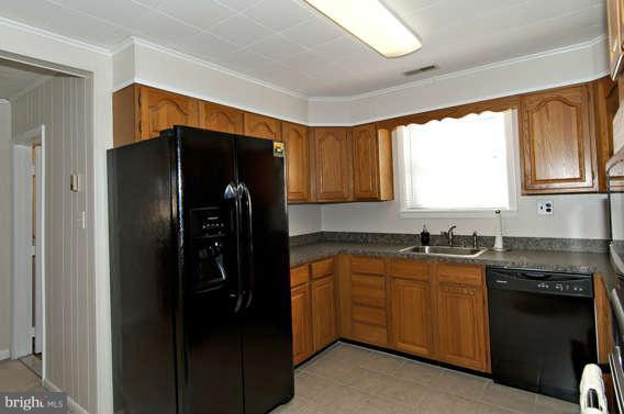 112 Homeland Road Pasadena, MD 21122 - Photo 3 of 25 Kitchen