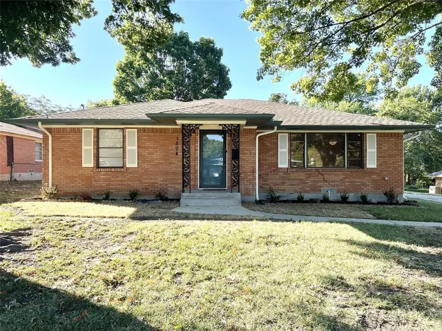 $2,450 | 1508 Ross Avenue, Carrollton, TX 75006
