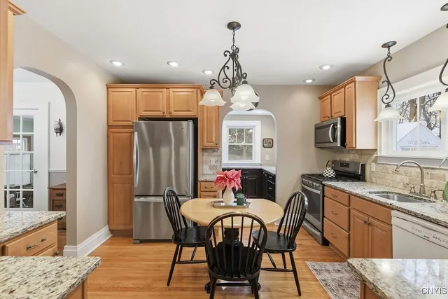 $419,900 | 113 Warwick Road, DeWitt, NY 13214