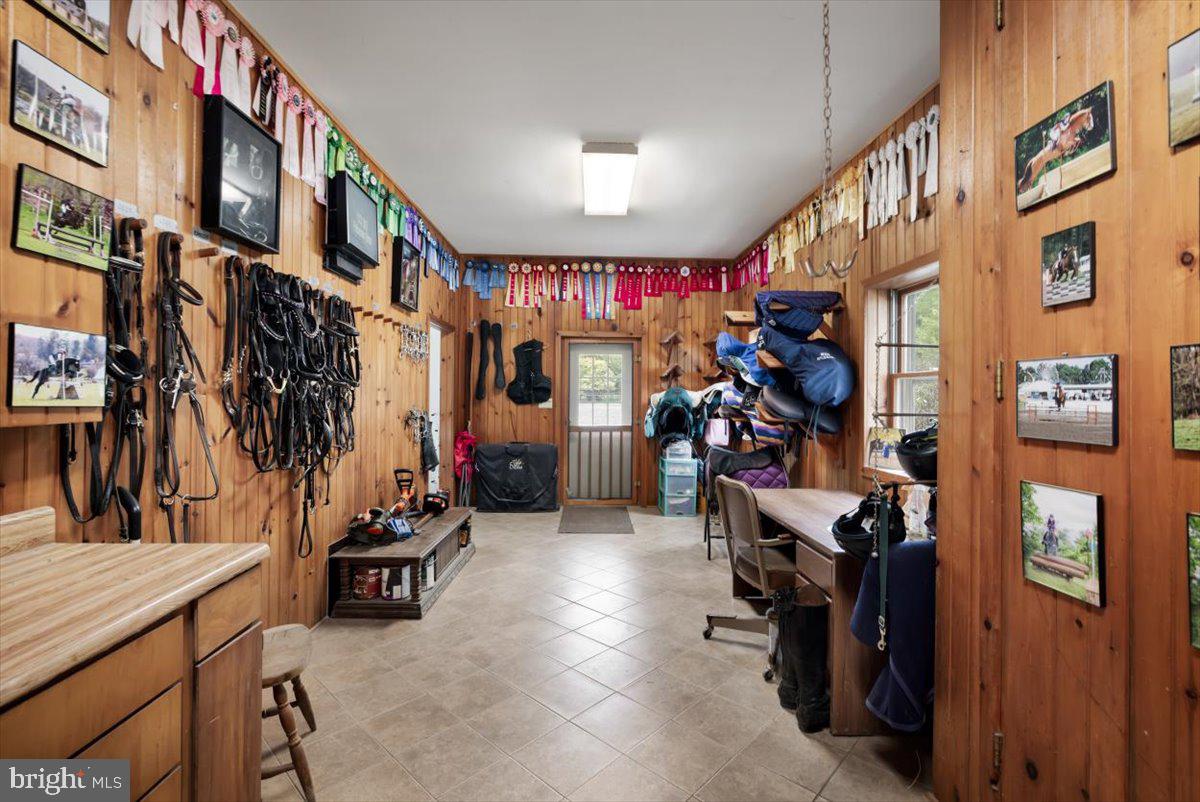 19606 Ridgeside Road Bluemont, VA 20135 - Photo 12 of 81 a view of a room with lots of stuff