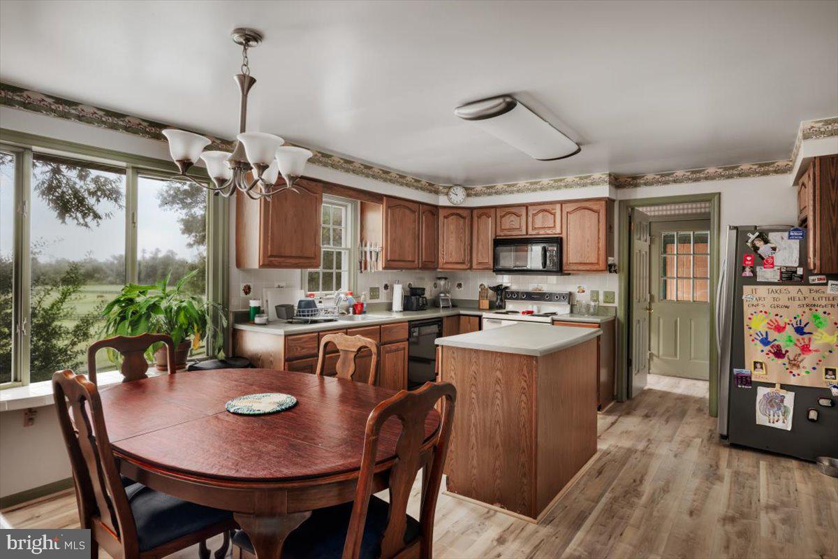 19606 Ridgeside Road Bluemont, VA 20135 - Photo 23 of 81 a open kitchen with stainless steel appliances granite countertop a stove a refrigerator a kitchen island a dining table and chairs