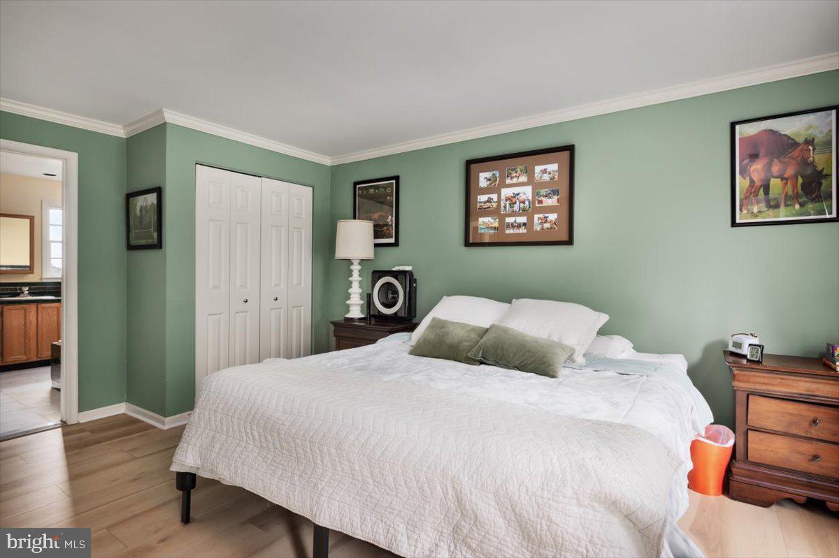 19606 Ridgeside Road Bluemont, VA 20135 - Photo 29 of 74 a bedroom with a bed and a painting on the wall