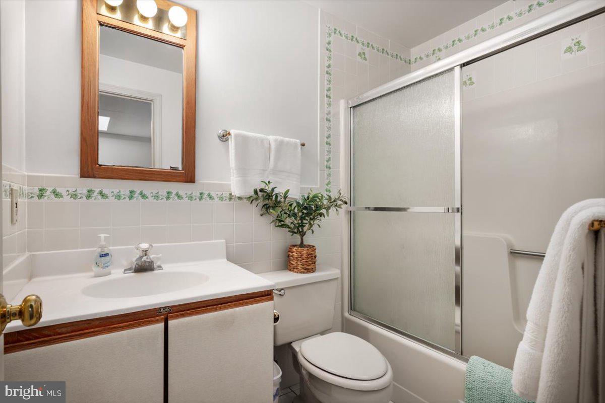 19606 Ridgeside Road Bluemont, VA 20135 - Photo 38 of 81 a bathroom with a sink toilet and shower