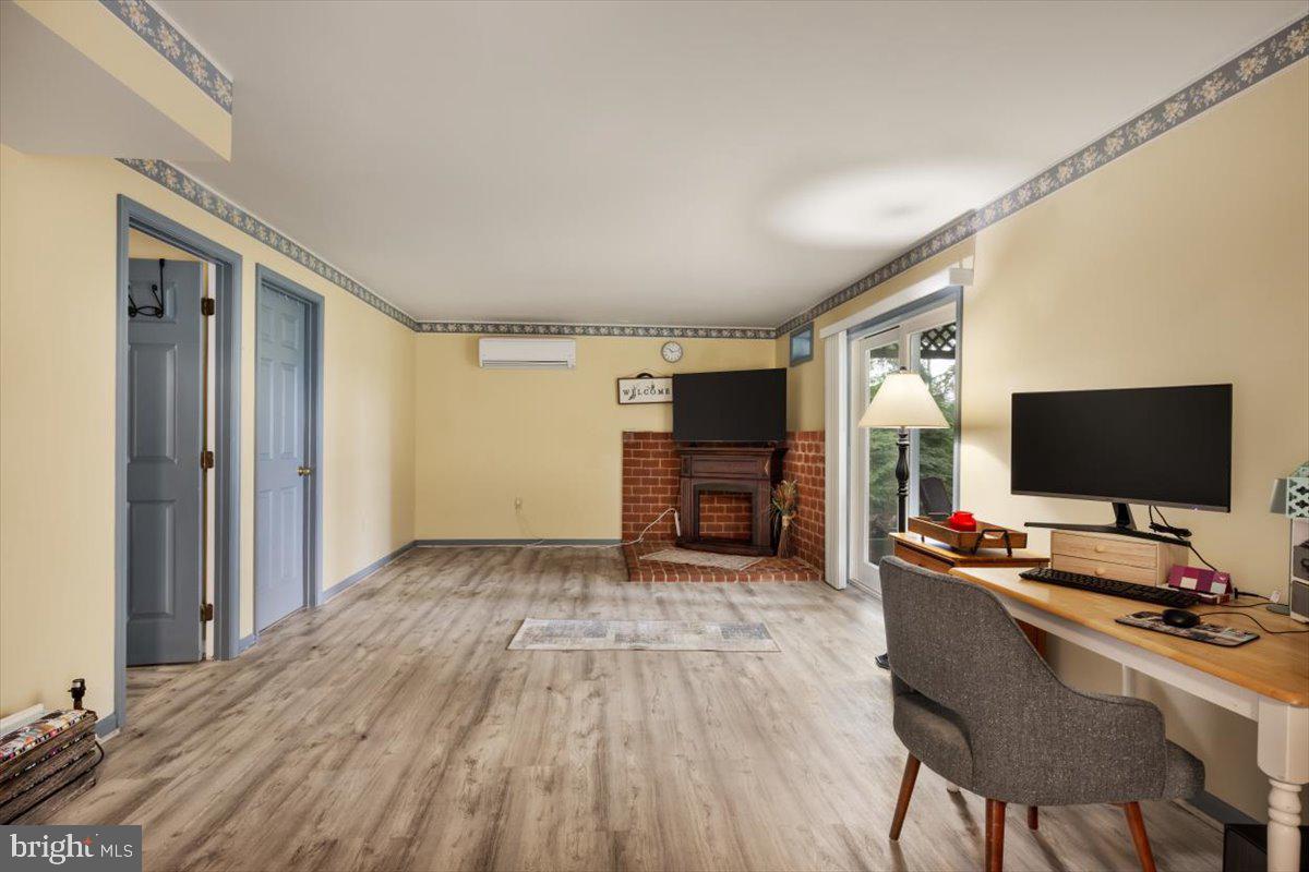 19606 Ridgeside Road Bluemont, VA 20135 - Photo 46 of 81 a workspace with furniture and wooden floor