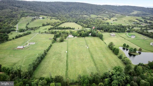 $1,625,000 | 19606 Ridgeside Road, Bluemont, VA 20135