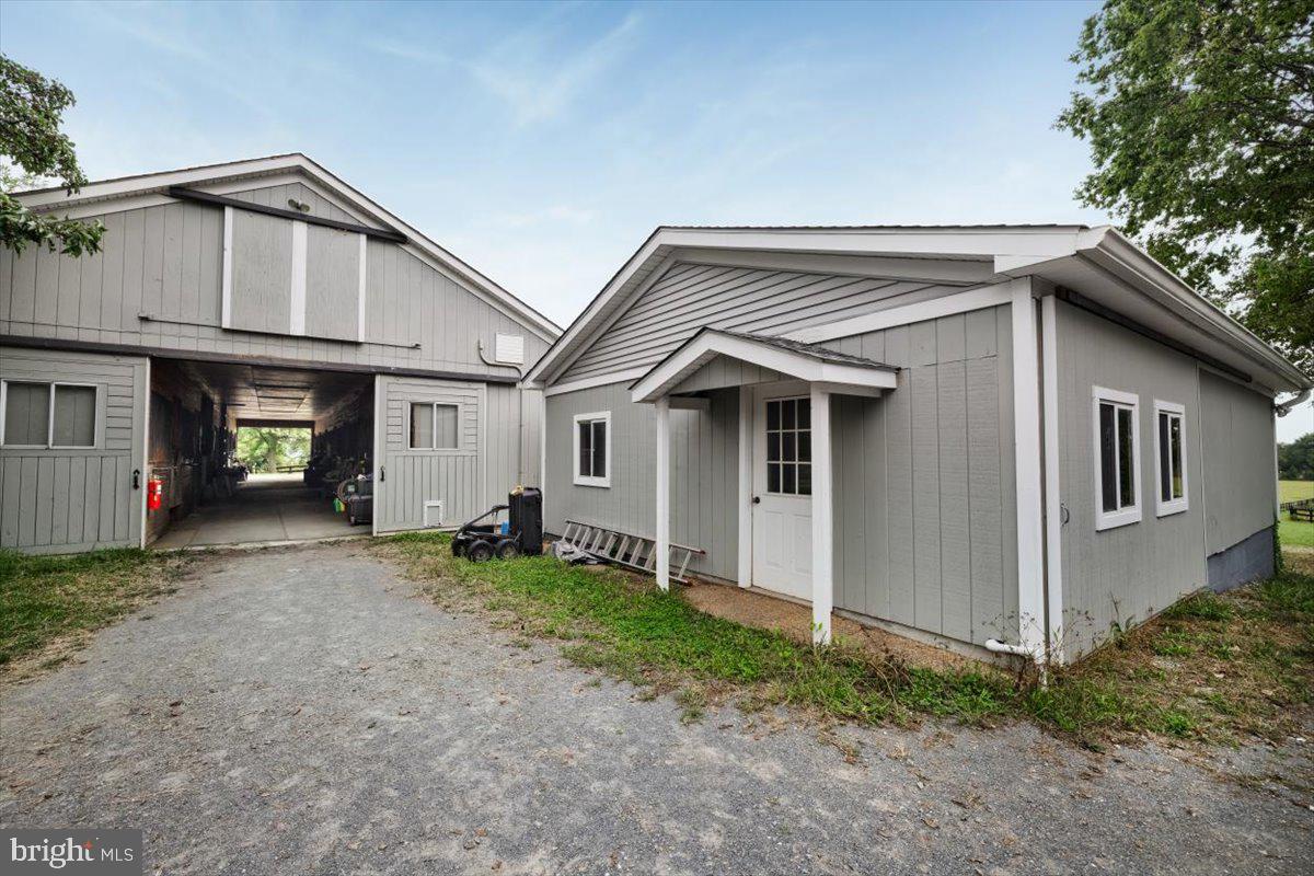 19606 Ridgeside Road Bluemont, VA 20135 - Photo 56 of 81 a front view of a house with a yard