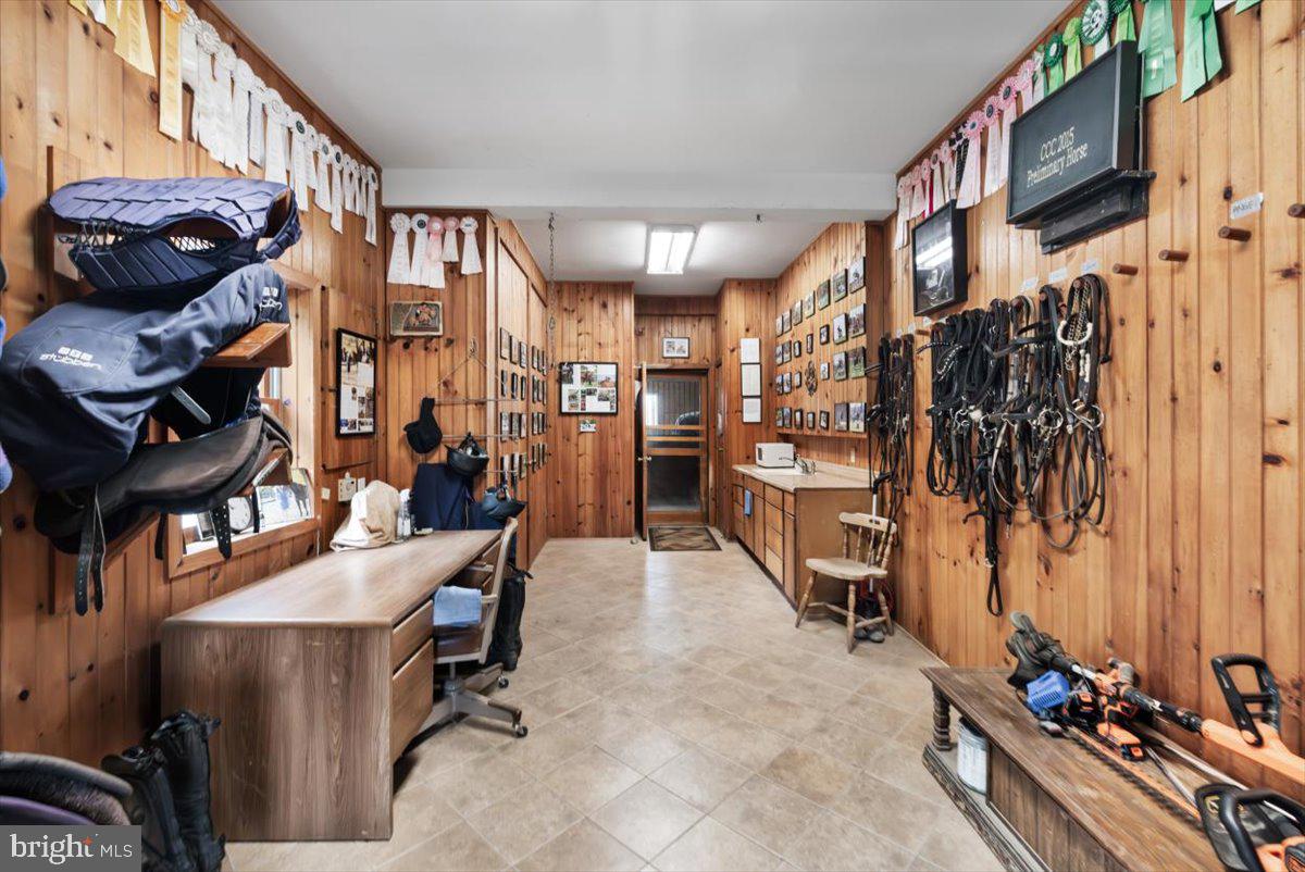 19606 Ridgeside Road Bluemont, VA 20135 - Photo 63 of 81 Tackroom