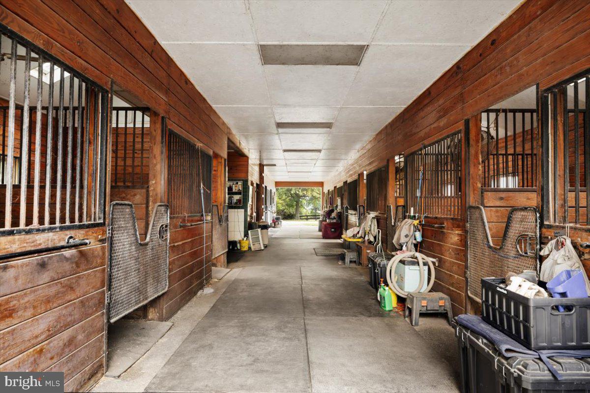 19606 Ridgeside Road Bluemont, VA 20135 - Photo 65 of 81 Barn