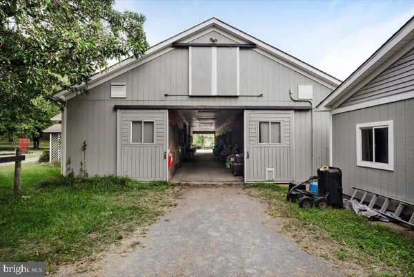 $1,625,000 | 19606 Ridgeside Road, Bluemont, VA 20135