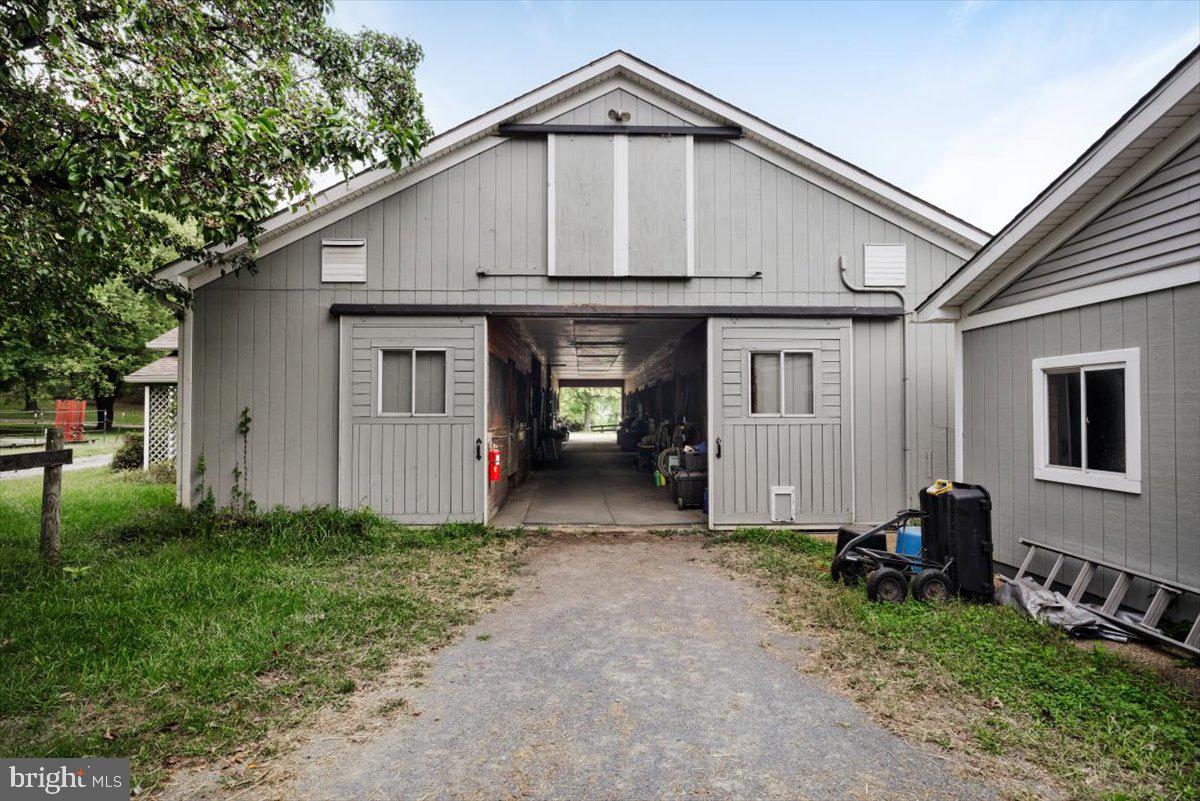 19606 Ridgeside Road Bluemont, VA 20135 - Photo 8 of 81 a front view of a house with garden