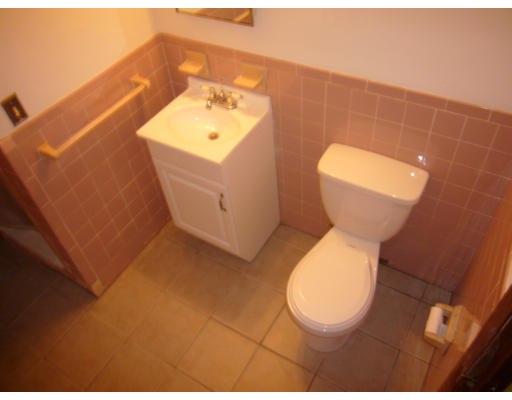 211 Temple Road Waltham, MA 02452 - Photo 16 of 20 Gallery Image 16