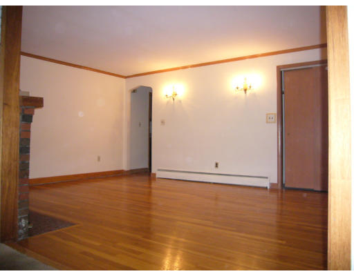 211 Temple Road Waltham, MA 02452 - Photo 3 of 20 Gallery Image 3