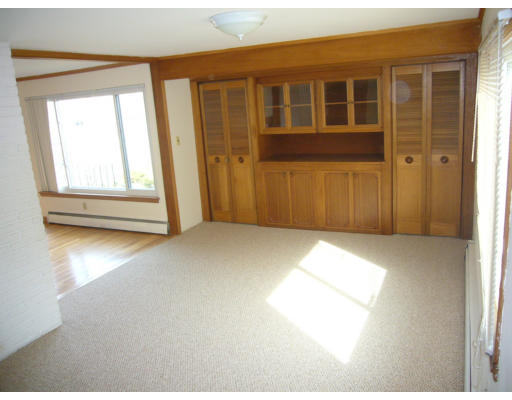 211 Temple Road Waltham, MA 02452 - Photo 4 of 20 Gallery Image 4
