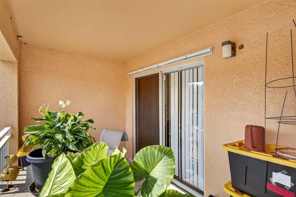 $171,900 | 201 Southwest Palm Drive, Unit 201, Port St. Lucie, FL 34986