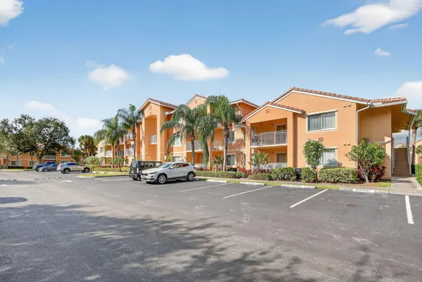 $171,900 | 201 Southwest Palm Drive, Unit 201, Port St. Lucie, FL 34986