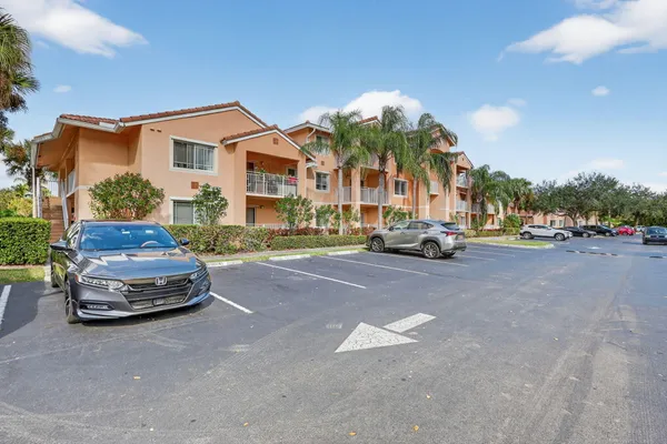 $171,900 | 201 Southwest Palm Drive, Unit 201, Port St. Lucie, FL 34986